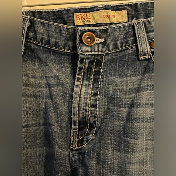 BKE Women’s Distressed Drew Bootcut Medium Wash Buckle Jeans Size 32 x 33 1/2 - Picture 4 of 15